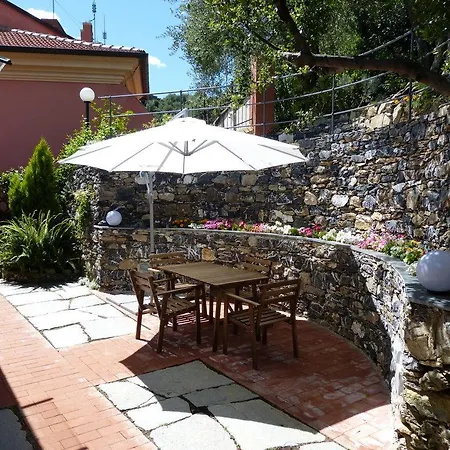 Garden Nyaraló